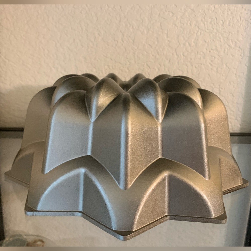 NWOT Vintage Nordic Ware Star Bundt Pan Cake Baking Cooking Mold Celebration